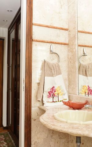 Apartamento à venda com 320m², 6 quartos e 3 vagas Apartamento à venda com 320m², 6 quartos e 3 vagasSuíte 1 (Escritório) - Banheiro