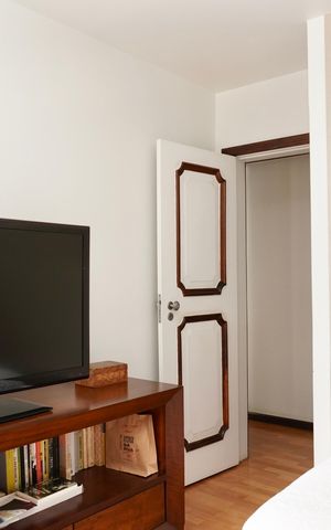 Apartamento à venda com 320m², 6 quartos e 3 vagas Apartamento à venda com 320m², 6 quartos e 3 vagasQuarto 2
