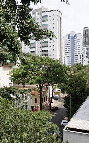 Apartamento à venda com 320m², 6 quartos e 3 vagas Apartamento à venda com 320m², 6 quartos e 3 vagasVista