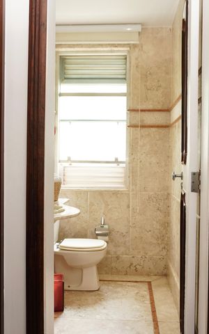 Apartamento à venda com 320m², 6 quartos e 3 vagas Apartamento à venda com 320m², 6 quartos e 3 vagasSuíte 1 (Escritório) - Banheiro