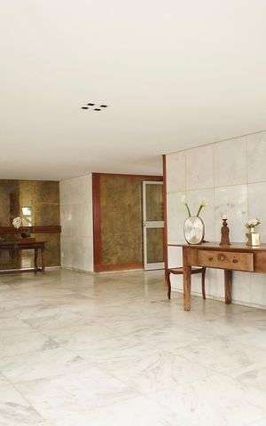 Apartamento à venda com 320m², 6 quartos e 3 vagas Apartamento à venda com 320m², 6 quartos e 3 vagasHall de entrada