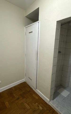 Apartamento para alugar com 138m², 2 quartos e sem vagaQuarto de Serviço 