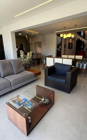 Casa de condomínio à venda com 250m², 3 quartos e 4 vagas Casa de condomínio à venda com 250m², 3 quartos e 4 vagasSala