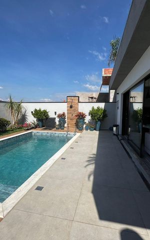 Casa de condomínio à venda com 250m², 3 quartos e 4 vagas Casa de condomínio à venda com 250m², 3 quartos e 4 vagasÁrea externa