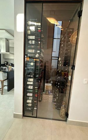 Casa de condomínio à venda com 250m², 3 quartos e 4 vagas Casa de condomínio à venda com 250m², 3 quartos e 4 vagasSala