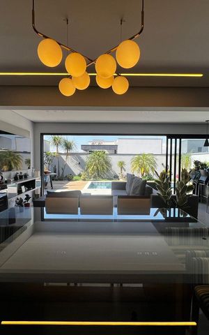 Casa de condomínio à venda com 250m², 3 quartos e 4 vagas Casa de condomínio à venda com 250m², 3 quartos e 4 vagasSala