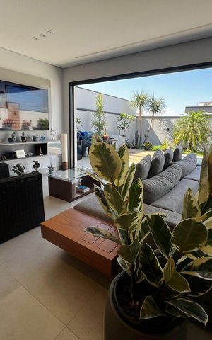 Casa de condomínio à venda com 250m², 3 quartos e 4 vagas Casa de condomínio à venda com 250m², 3 quartos e 4 vagasSala