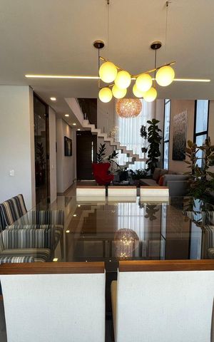 Casa de condomínio à venda com 250m², 3 quartos e 4 vagas Casa de condomínio à venda com 250m², 3 quartos e 4 vagasSala
