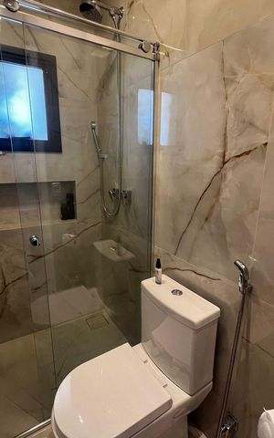 Casa de condomínio à venda com 250m², 3 quartos e 4 vagas Casa de condomínio à venda com 250m², 3 quartos e 4 vagasBanheiro