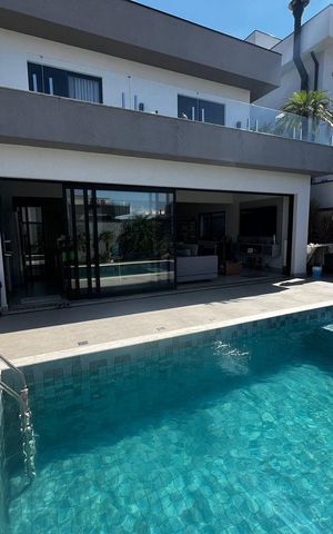 Casa de condomínio à venda com 250m², 3 quartos e 4 vagas Casa de condomínio à venda com 250m², 3 quartos e 4 vagasÁrea externa