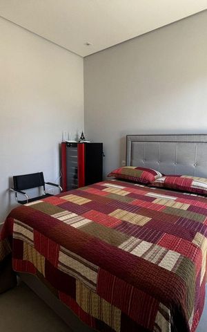 Casa de condomínio à venda com 250m², 3 quartos e 4 vagas Casa de condomínio à venda com 250m², 3 quartos e 4 vagasQuarto