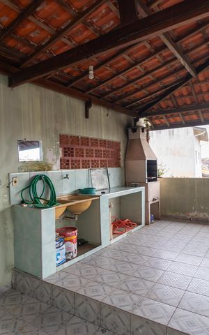 Casa à venda com 170m², 3 quartos e 2 vagas Casa à venda com 170m², 3 quartos e 2 vagasChurrasqueira