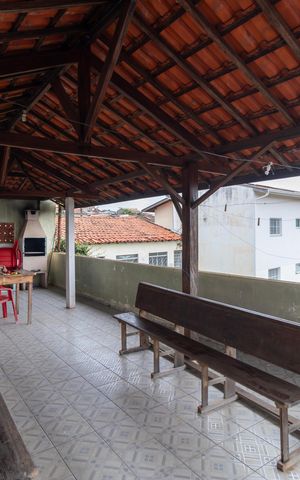 Casa à venda com 170m², 3 quartos e 2 vagas Casa à venda com 170m², 3 quartos e 2 vagasChurrasqueira