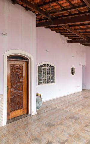 Casa à venda com 170m², 3 quartos e 2 vagas Casa à venda com 170m², 3 quartos e 2 vagasGaragem