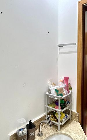 Casa de condomínio para alugar com 140m², 2 quartos e 2 vagas Casa de condomínio para alugar com 140m², 2 quartos e 2 vagasBanheiro da Suíte 1