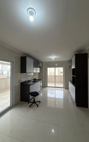 Apartamento à venda com 240m², 3 quartos e 3 vagas Apartamento à venda com 240m², 3 quartos e 3 vagasCozinha