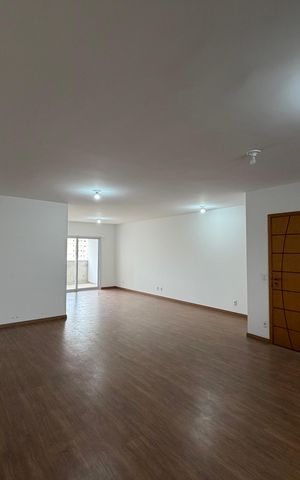 Apartamento à venda com 240m², 3 quartos e 3 vagas Apartamento à venda com 240m², 3 quartos e 3 vagasSala