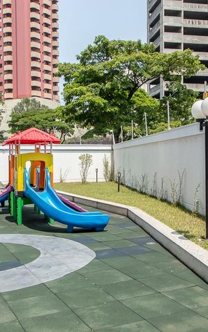 Apartamento à venda com 240m², 3 quartos e 3 vagas Apartamento à venda com 240m², 3 quartos e 3 vagasÁrea comum - Playground