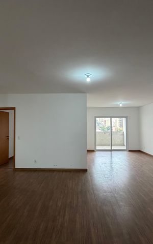 Apartamento à venda com 240m², 3 quartos e 3 vagas Apartamento à venda com 240m², 3 quartos e 3 vagasSala