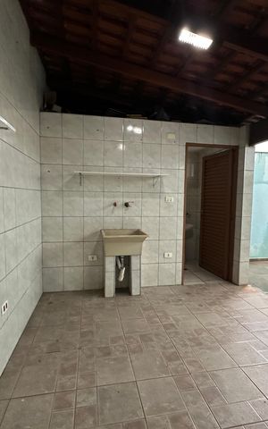 Casa para alugar com 182m², 3 quartos e 2 vagas Casa para alugar com 182m², 3 quartos e 2 vagasÁrea de Serviço