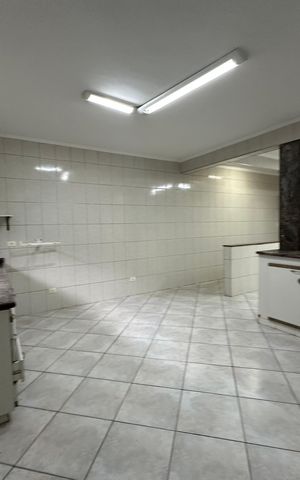 Casa para alugar com 182m², 3 quartos e 2 vagas Casa para alugar com 182m², 3 quartos e 2 vagasCozinha