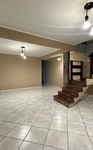 Casa para alugar com 182m², 3 quartos e 2 vagas Casa para alugar com 182m², 3 quartos e 2 vagasSala