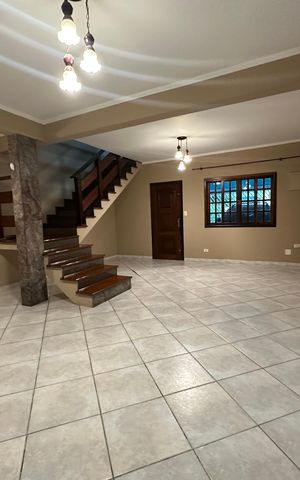 Casa para alugar com 182m², 3 quartos e 2 vagas Casa para alugar com 182m², 3 quartos e 2 vagasSala