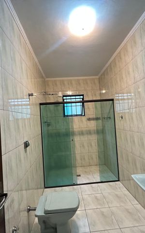 Casa para alugar com 182m², 3 quartos e 2 vagas Casa para alugar com 182m², 3 quartos e 2 vagasBanheiro Corredor