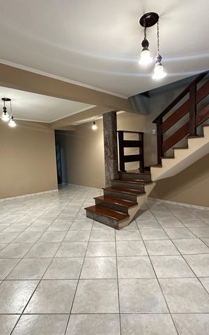 Casa para alugar com 182m², 3 quartos e 2 vagas Casa para alugar com 182m², 3 quartos e 2 vagasSala