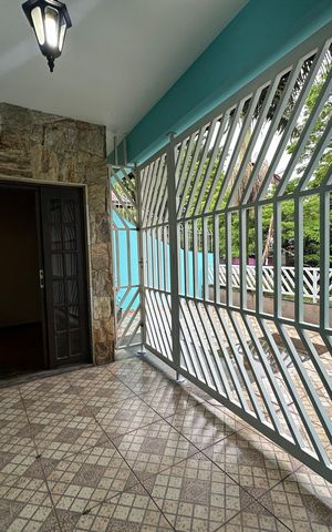 Casa para alugar com 182m², 3 quartos e 2 vagas Casa para alugar com 182m², 3 quartos e 2 vagasVaranda