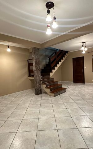 Casa para alugar com 182m², 3 quartos e 2 vagas Casa para alugar com 182m², 3 quartos e 2 vagasSala