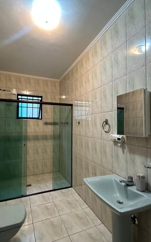 Casa para alugar com 182m², 3 quartos e 2 vagas Casa para alugar com 182m², 3 quartos e 2 vagasBanheiro Corredor