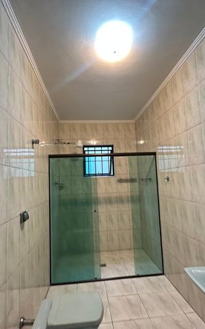 Casa para alugar com 182m², 3 quartos e 2 vagas Casa para alugar com 182m², 3 quartos e 2 vagasBanheiro Corredor