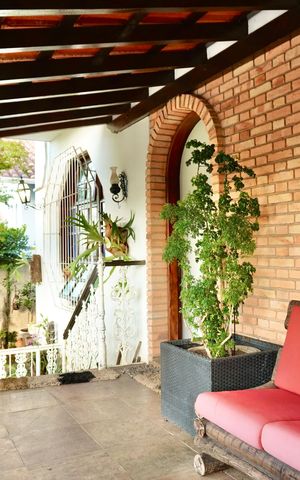Casa à venda com 502m², 6 quartos e 4 vagas Casa à venda com 502m², 6 quartos e 4 vagasVaranda da casa