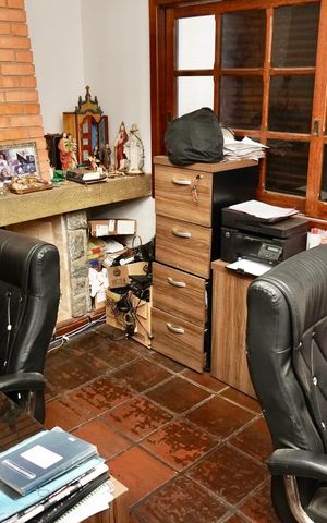 Casa à venda com 502m², 6 quartos e 4 vagas Casa à venda com 502m², 6 quartos e 4 vagasQuarto 2