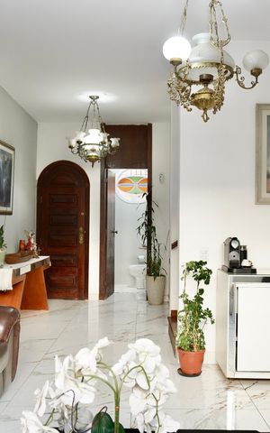 Casa à venda com 502m², 6 quartos e 4 vagas Casa à venda com 502m², 6 quartos e 4 vagasSala