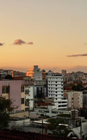 Casa à venda com 502m², 6 quartos e 4 vagas Casa à venda com 502m², 6 quartos e 4 vagasVista