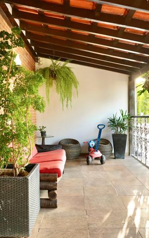 Casa à venda com 502m², 6 quartos e 4 vagas Casa à venda com 502m², 6 quartos e 4 vagasVaranda da casa