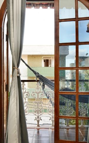 Casa à venda com 502m², 6 quartos e 4 vagas Casa à venda com 502m², 6 quartos e 4 vagasSuíte - Varanda