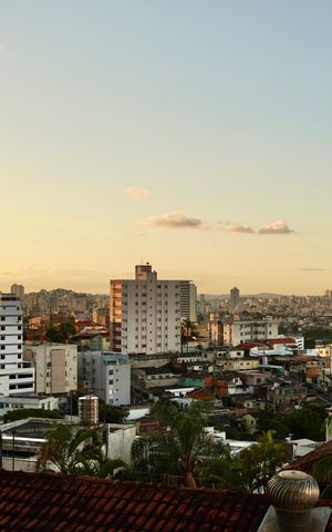 Casa à venda com 502m², 6 quartos e 4 vagas Casa à venda com 502m², 6 quartos e 4 vagasVista