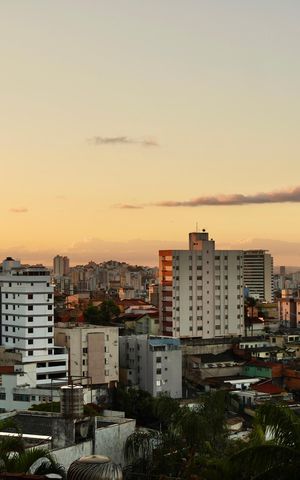 Casa à venda com 502m², 6 quartos e 4 vagas Casa à venda com 502m², 6 quartos e 4 vagasVista