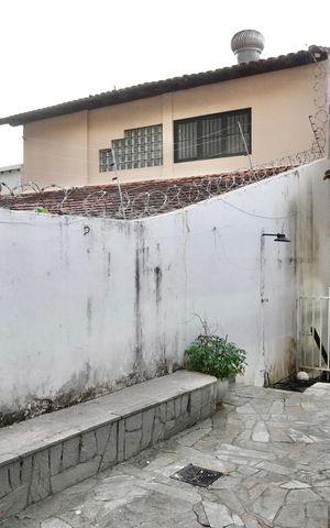 Casa à venda com 502m², 6 quartos e 4 vagas Casa à venda com 502m², 6 quartos e 4 vagasÁrea de Serviço
