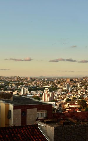 Casa à venda com 502m², 6 quartos e 4 vagas Casa à venda com 502m², 6 quartos e 4 vagasVista
