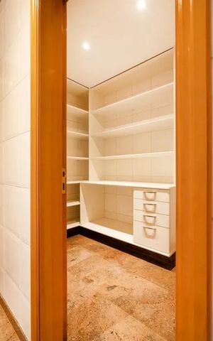 Apartamento à venda com 375m², 3 quartos e 5 vagasCloset