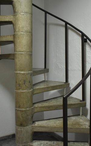 Casa à venda com 130m², 3 quartos e 4 vagasEscada /escritório
