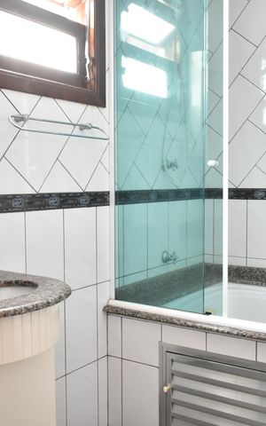 Casa à venda com 130m², 3 quartos e 4 vagasSuíte
