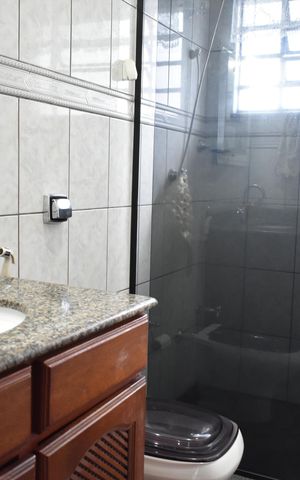 Casa à venda com 130m², 3 quartos e 4 vagasBanheiro Social