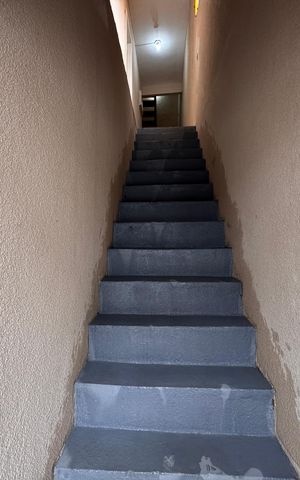 Casa de condomínio para alugar com 65m², 2 quartos e 1 vaga Casa de condomínio para alugar com 65m², 2 quartos e 1 vagaEscada