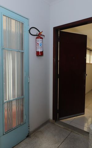 Casa à venda com 293m², 8 quartos e 4 vagasEscada