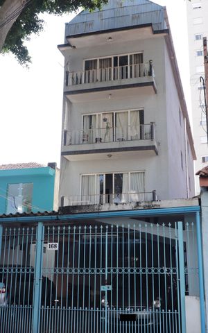 Casa à venda com 293m², 8 quartos e 4 vagasFachada